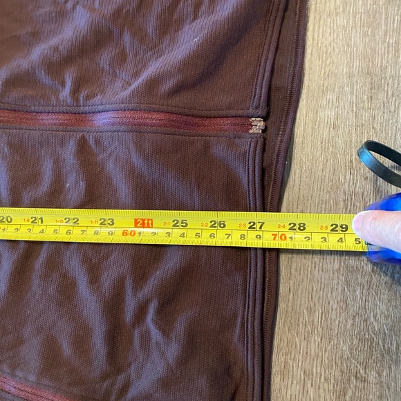 Lululemon Lightweight Jacket Hood NWOT Burgundy Wine Maroon Stretch Fit Zipper - Picture 5 of 7